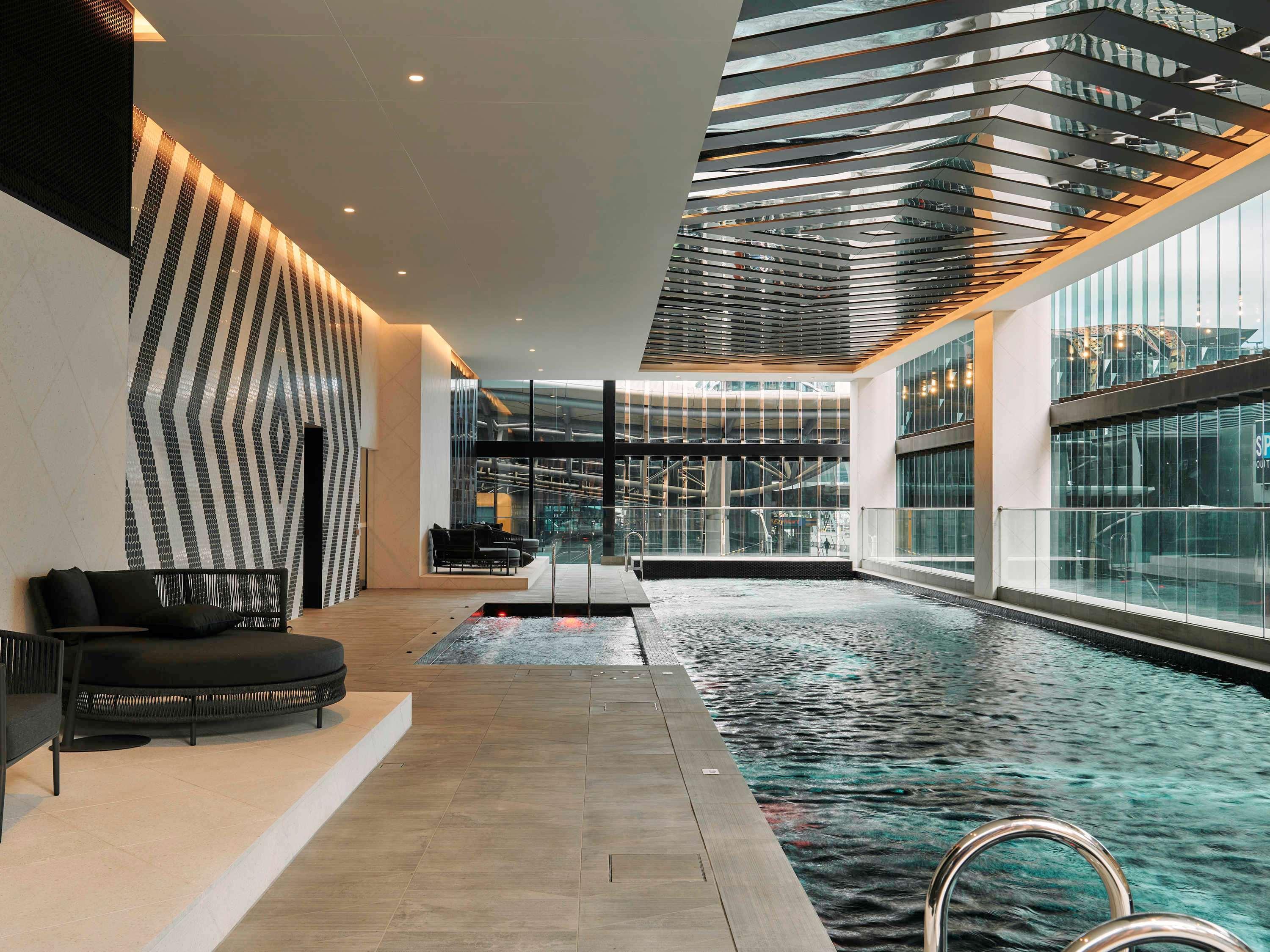 Movenpick Hotel Melbourne On Spencer Екстериор снимка
