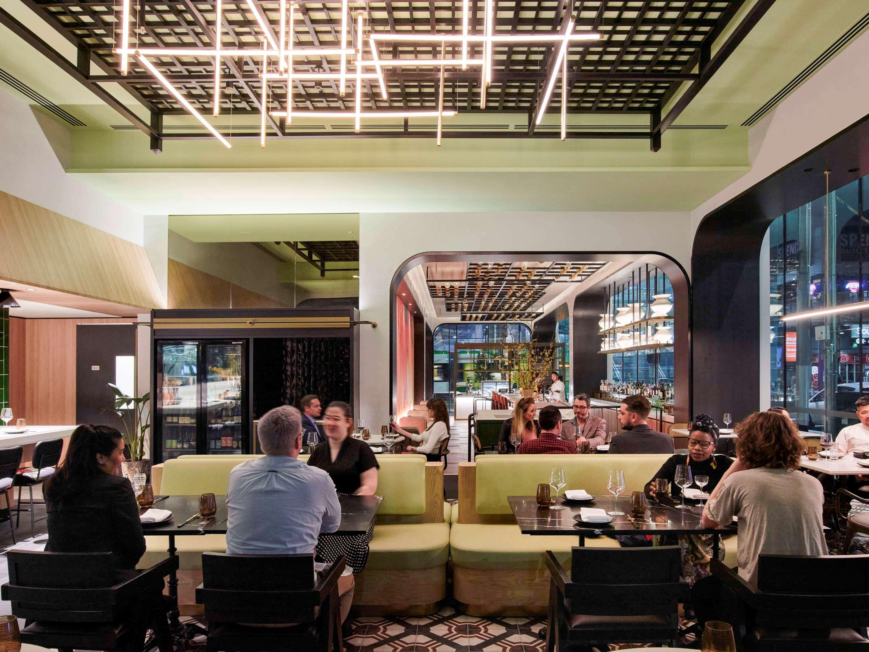 Movenpick Hotel Melbourne On Spencer Екстериор снимка