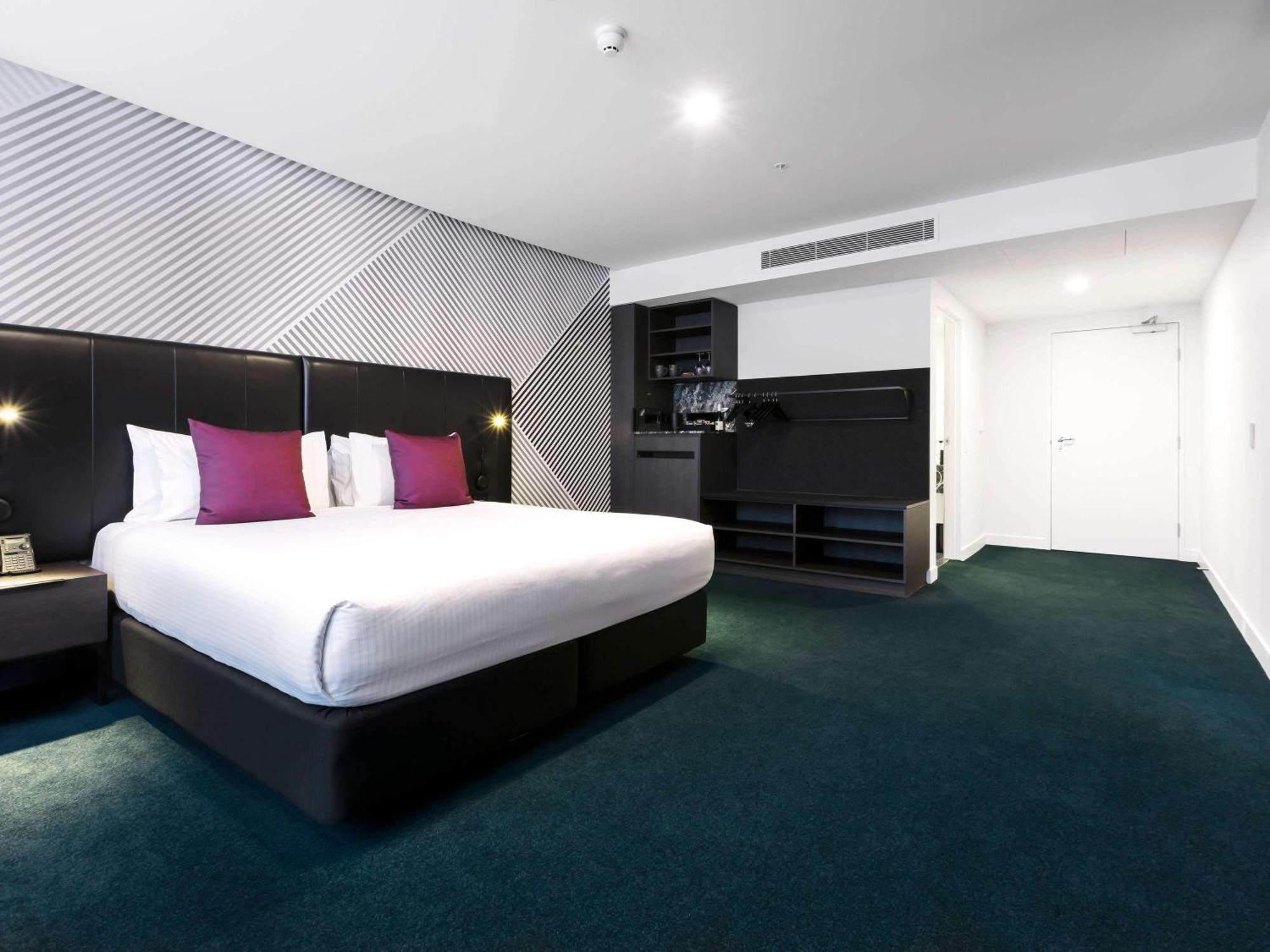 Movenpick Hotel Melbourne On Spencer Екстериор снимка
