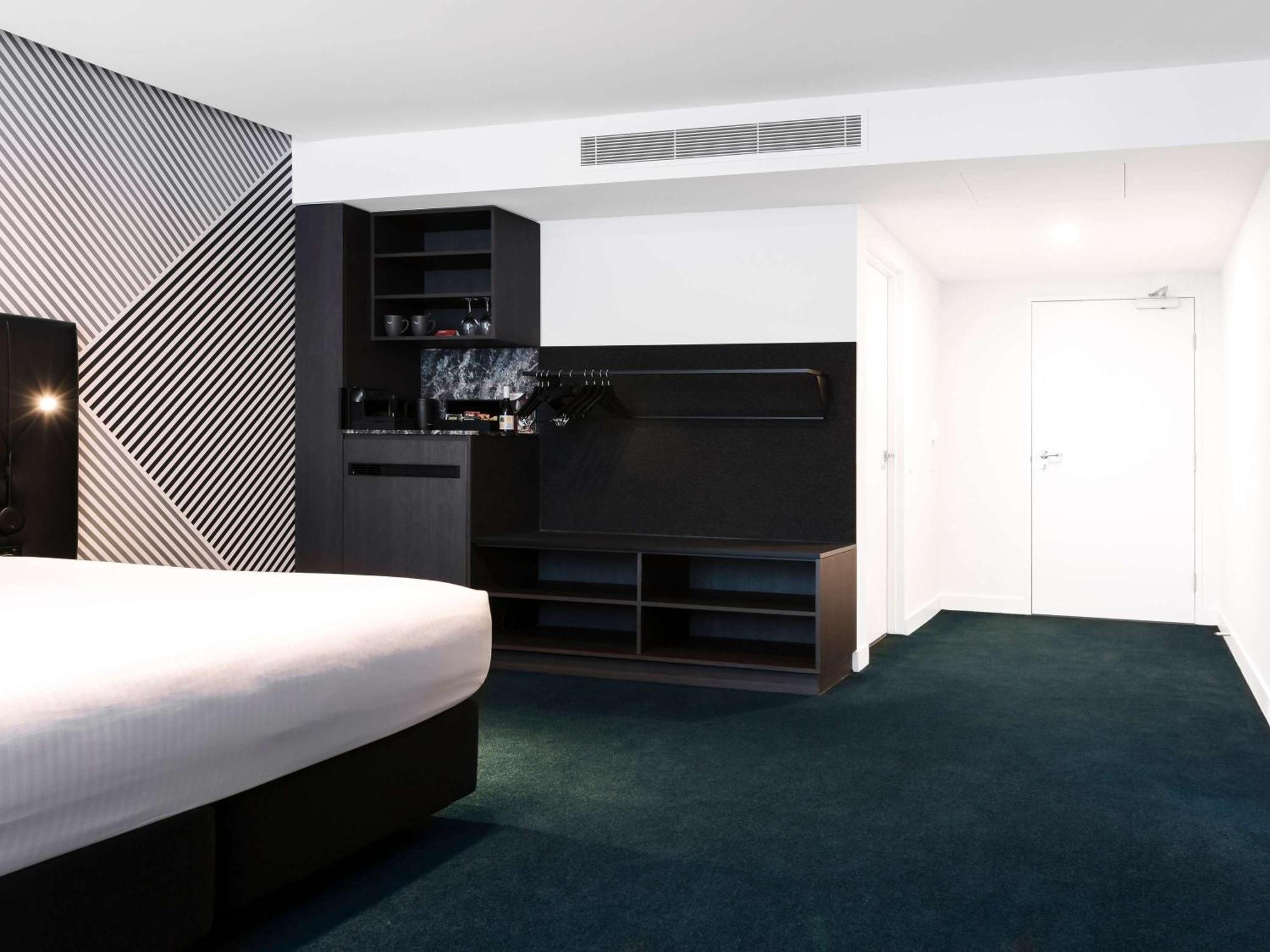 Movenpick Hotel Melbourne On Spencer Екстериор снимка